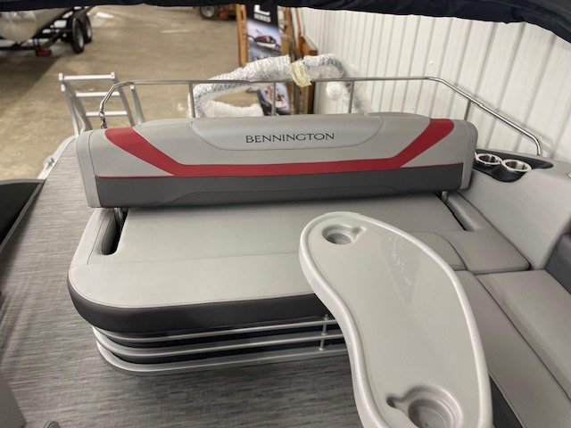 The definition of an outboard motor is a detachable engine mounted on outboard brackets on the stern of your boat.  This configuration will have only one single engine.